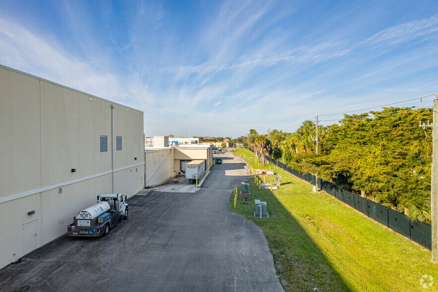 More Photos Of 8951 Bonita Beach Rd SE, Bonita Springs Restaurant For Lease