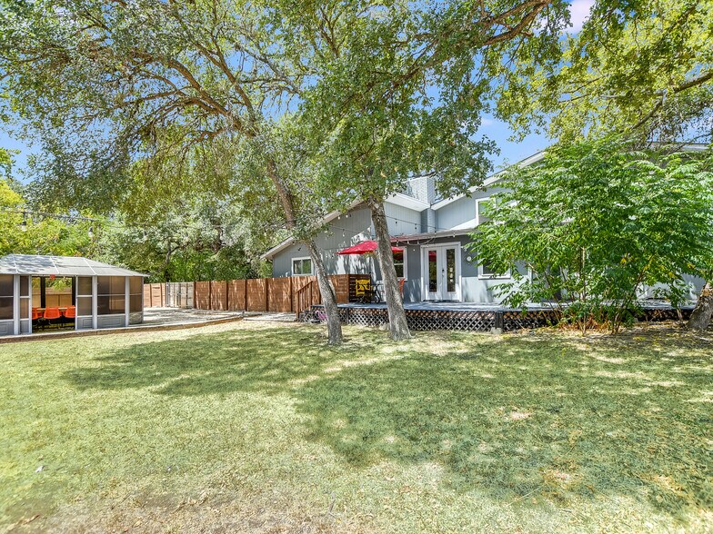 More Photos Of 2111-2113 W Slaughter Ln, Austin Office For Lease