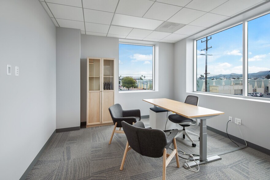 More Photos Of 3700 Vanowen St, Burbank Flex For Lease
