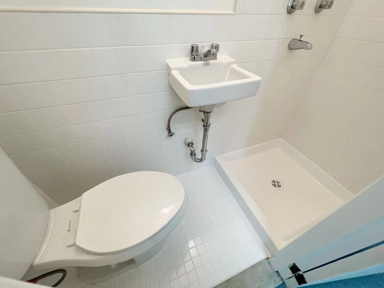 More Photos Of 198-200 Canal St, New York Medical For Sale