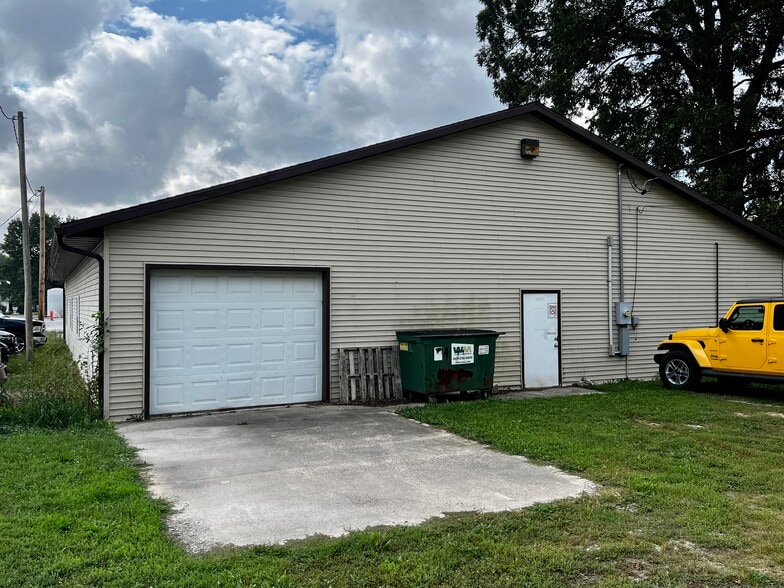 More Photos Of 1120 E Jackson St, Macomb Freestanding For Sale