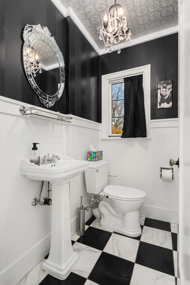 More Photos Of 131 E 12th St, Port Angeles Hotel For Sale