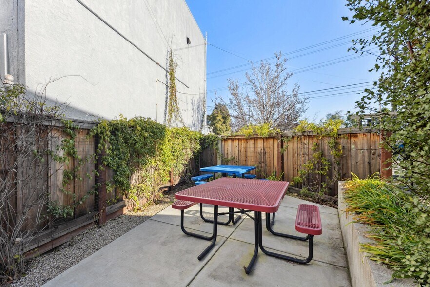 More Photos Of 6563 Shattuck Ave, Oakland Apartments For Sale