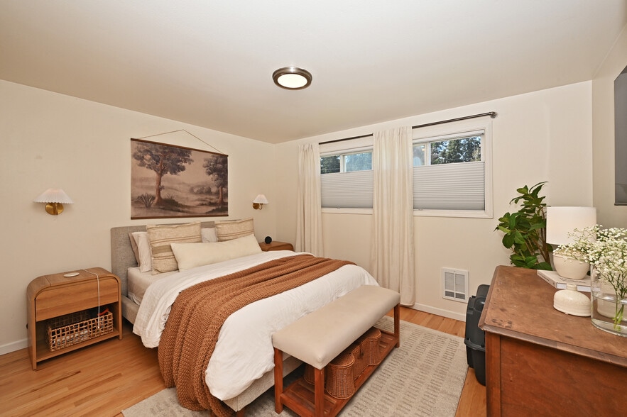 More Photos Of 533 4th Ave S, Edmonds Apartments For Sale