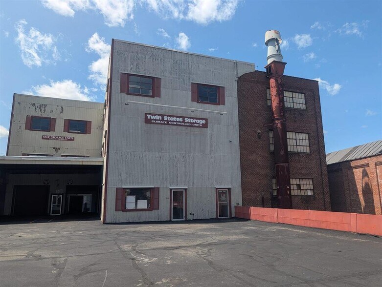 More Photos Of 91 Main St, Claremont Self Storage For Sale