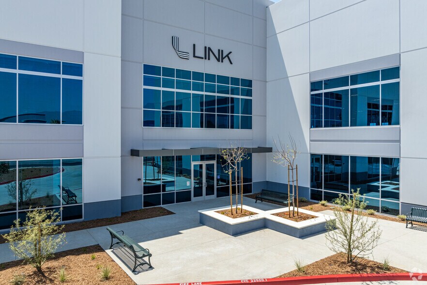 More Photos Of 15755 Arrow Blvd, Fontana Warehouse For Lease
