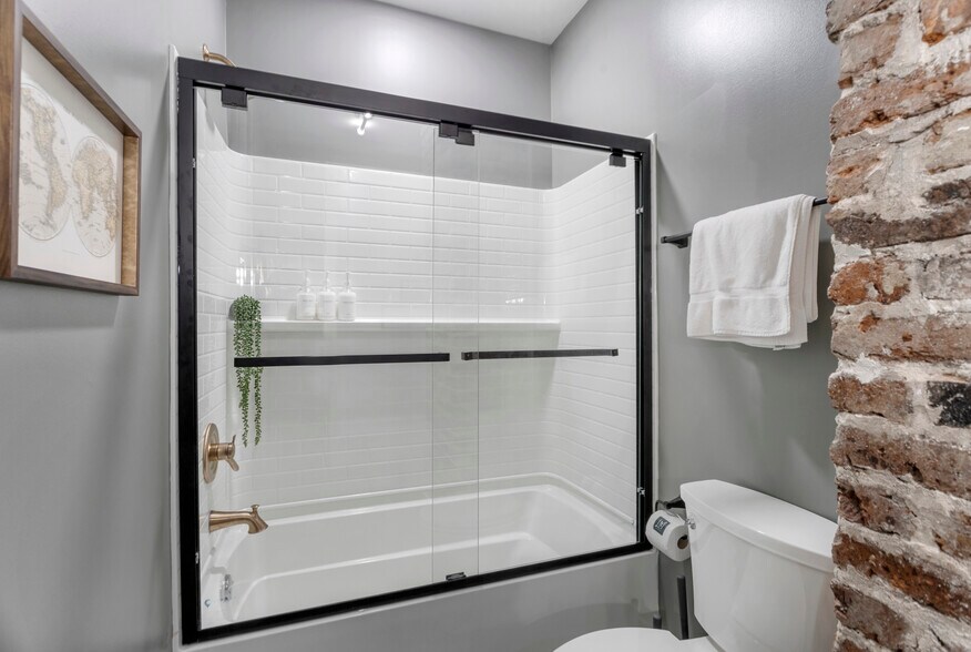 More Photos Of 782 Water St, Biloxi Office For Sale