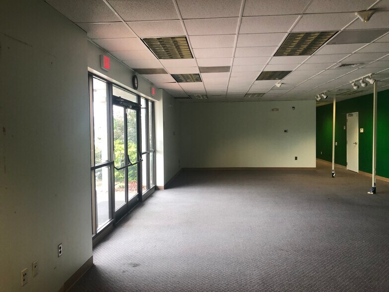 More Photos Of 1530 Hooker Rd, Greenville Freestanding For Lease