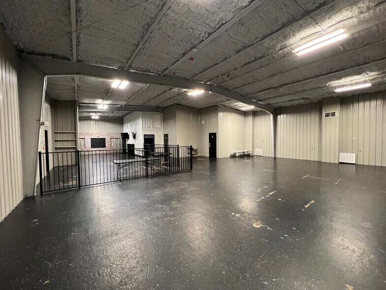 More Photos Of 11799 Mansfield Rd, Keithville Freestanding For Lease