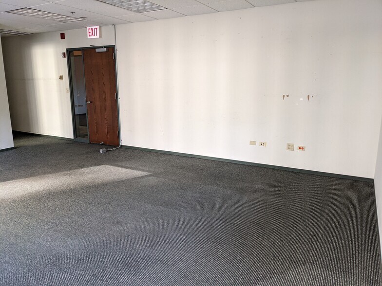 More Photos Of 1111 N Wells St, Chicago Office For Lease