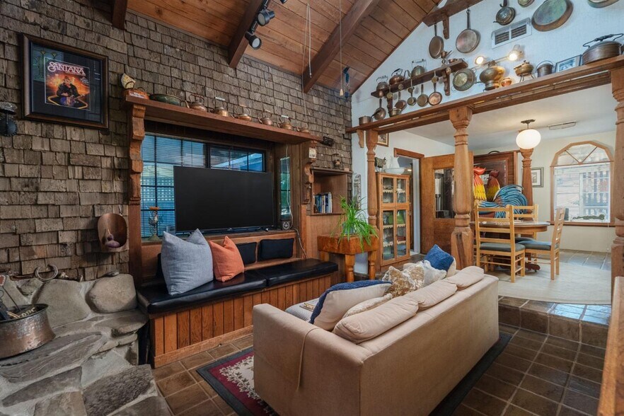 More Photos Of 306 W Saint Charles St, San Andreas Hotel For Sale