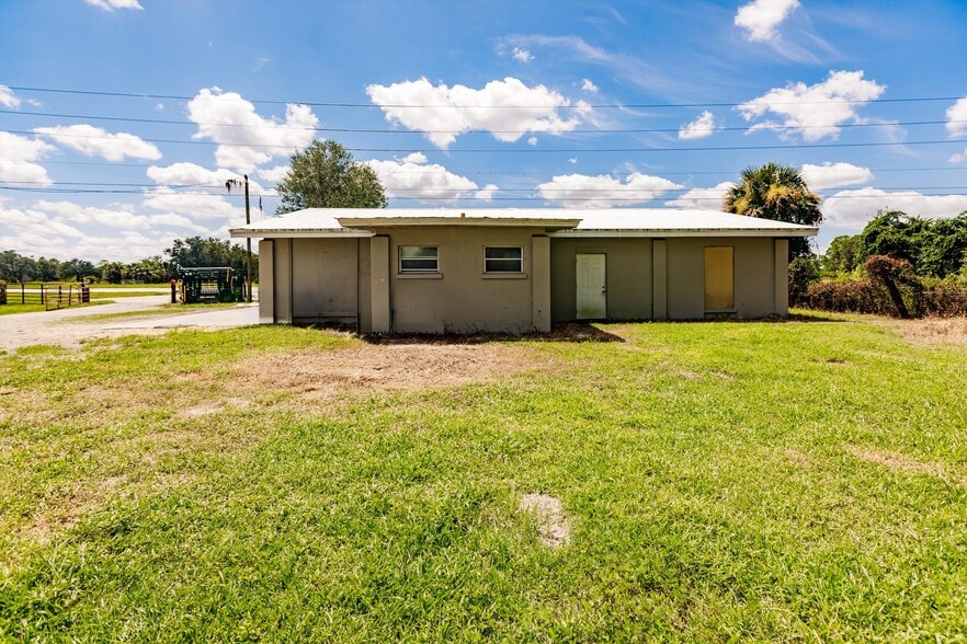 More Photos Of 19431 Palm Beach Blvd, Alva Flex For Lease