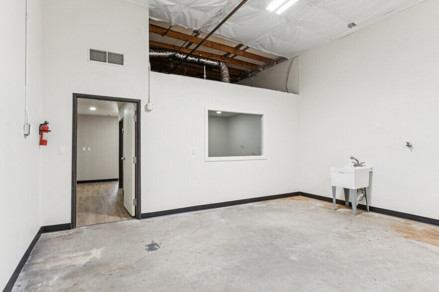 More Photos Of 2209 W 1st St, Tempe Warehouse For Sale