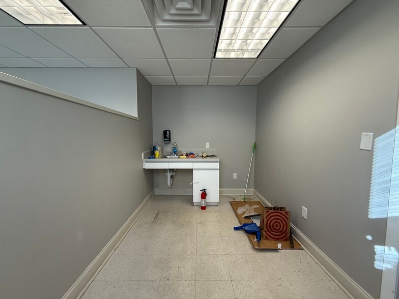 More Photos Of 121 Lincoln St, Worcester Healthcare For Lease