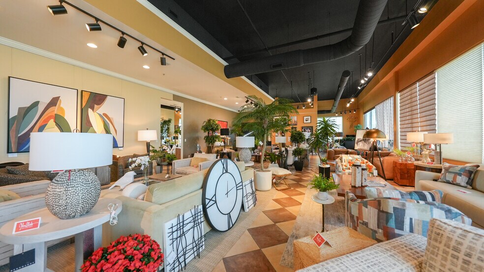 More Photos Of 2265 Bagnell Dam Blvd, Lake Ozark Office For Sale