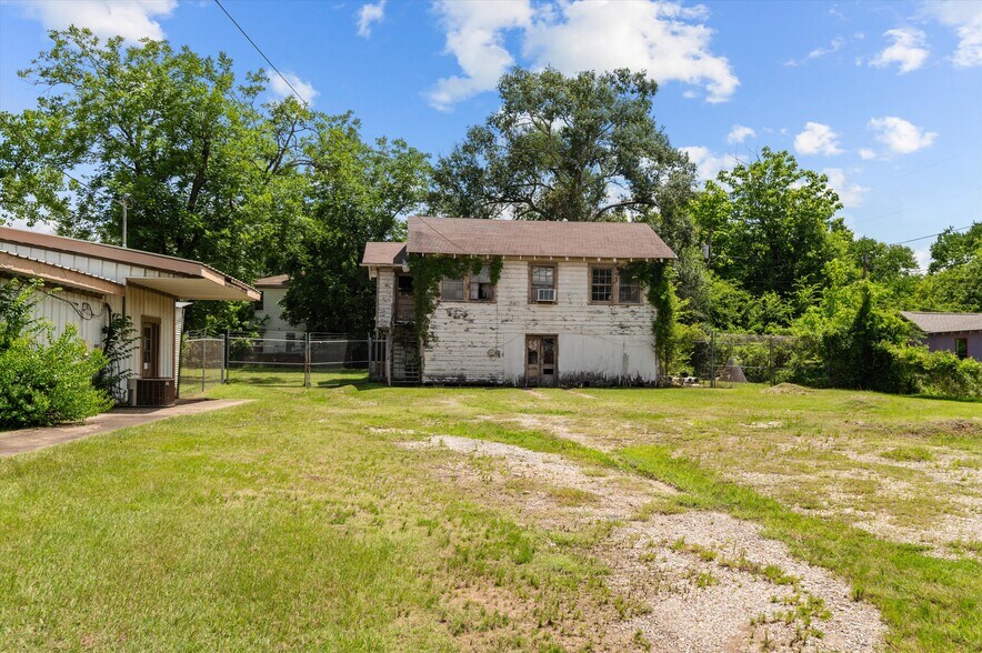 More Photos Of 1403 Crockett St, Lufkin Office Residential For Sale