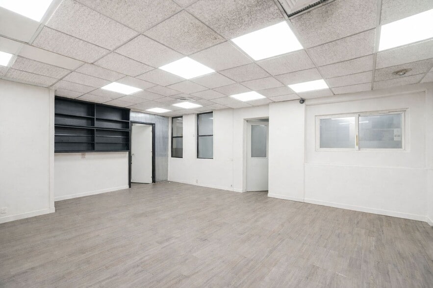 More Photos Of 1940 McDonald Ave, Brooklyn Auto Repair For Lease