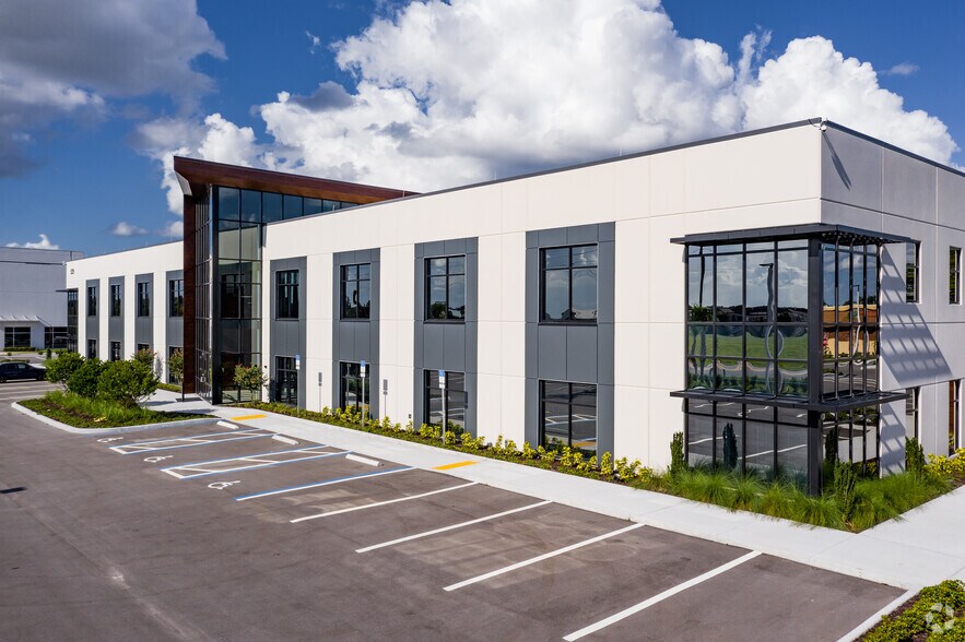 More Photos Of 529 E Crown Point Rd, Ocoee Office For Lease