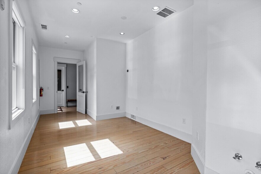 More Photos Of 161 Summit Ave, Southlake Office Residential For Lease