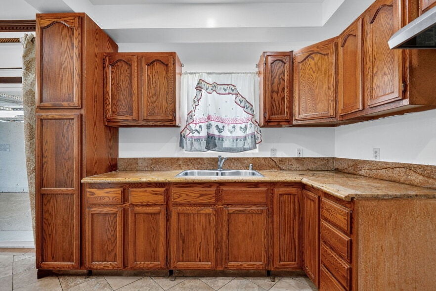 More Photos Of 400 N Hayes Ave, Oxnard Multifamily For Sale