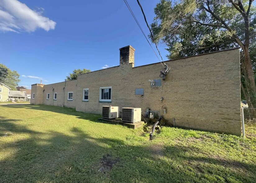 More Photos Of 605 E 4th Ave, Brodhead Office For Sale