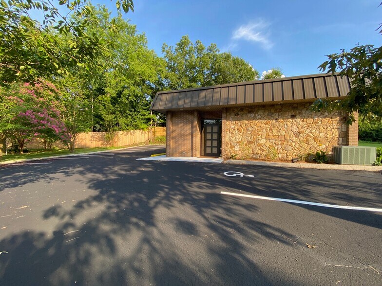More Photos Of 721 Grove St, Salisbury Medical For Lease