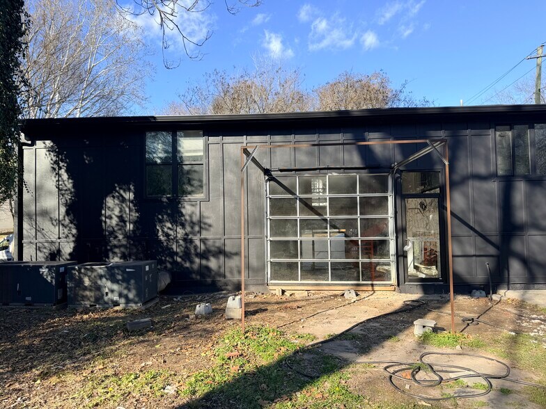 More Photos Of 105 SE Ormond St, Atlanta Storefront For Lease