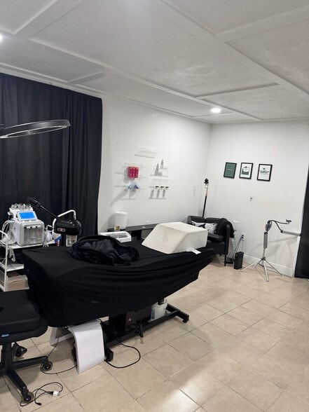 More Photos Of 9834-9850 Sandalfoot Blvd, Boca Raton General Retail For Sale
