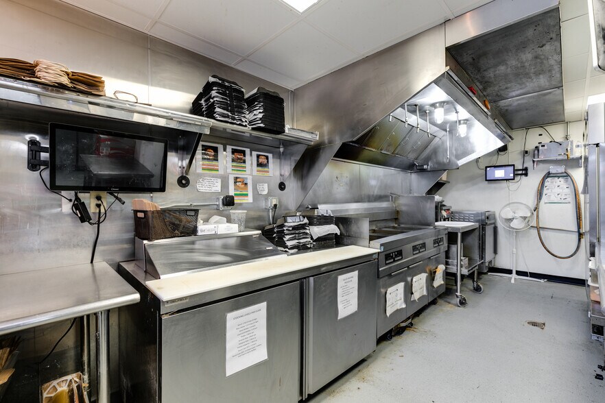 More Photos Of 2523 W Main St, Richmond Storefront Retail Residential For Sale