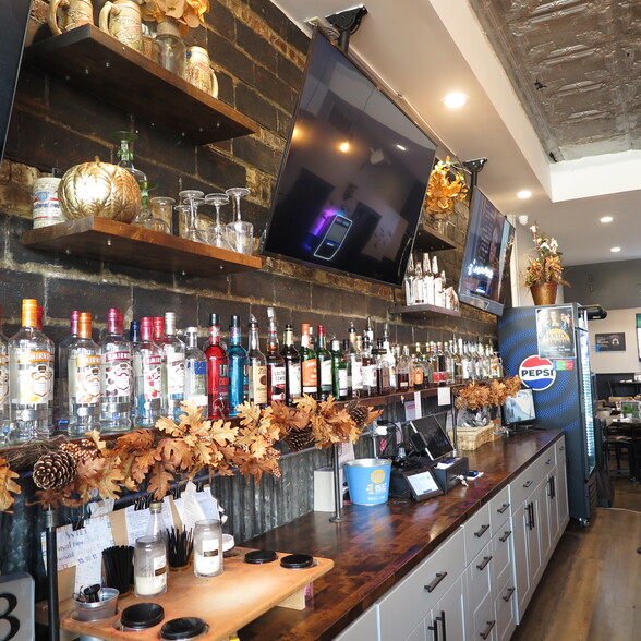 More Photos Of 139 E Walnut St, Oglesby Restaurant For Sale