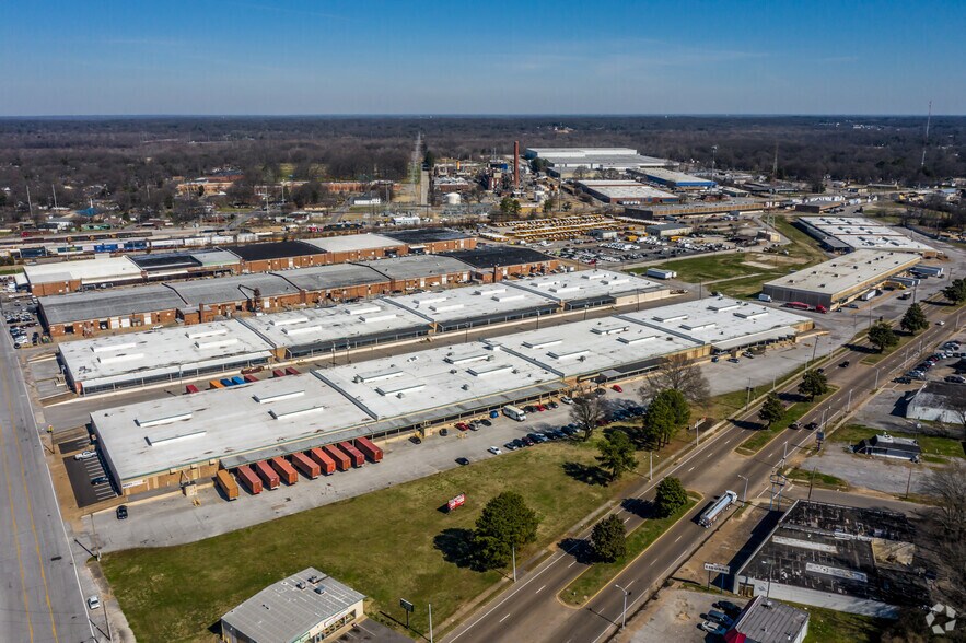 More Photos Of 3456-3472 Mallory Depot Dr, Memphis Distribution For Lease