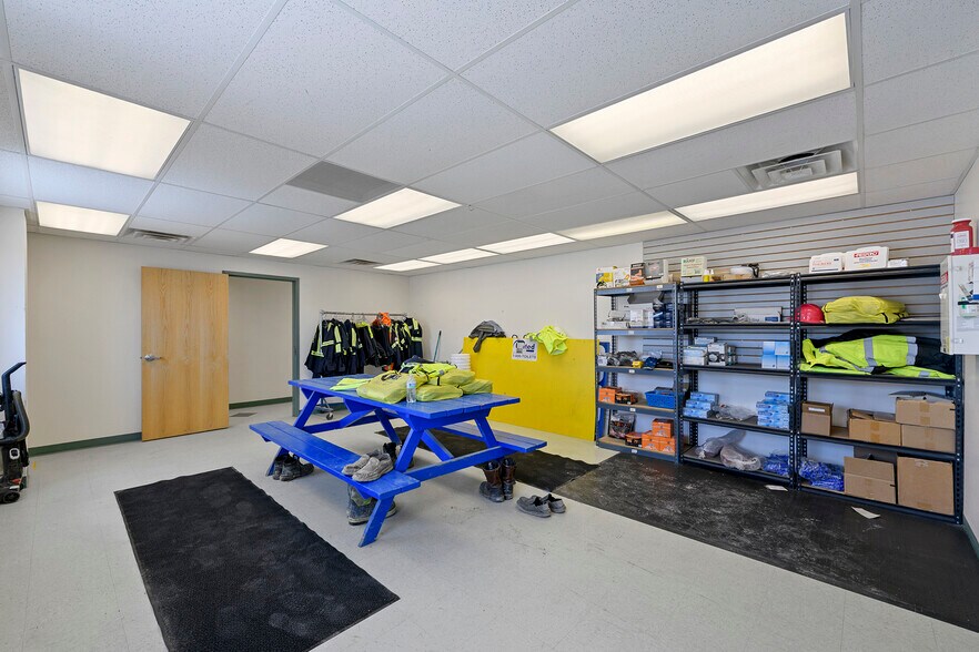 More Photos Of 44-46 Wilkins Peak Dr, Rock Springs Warehouse For Sale