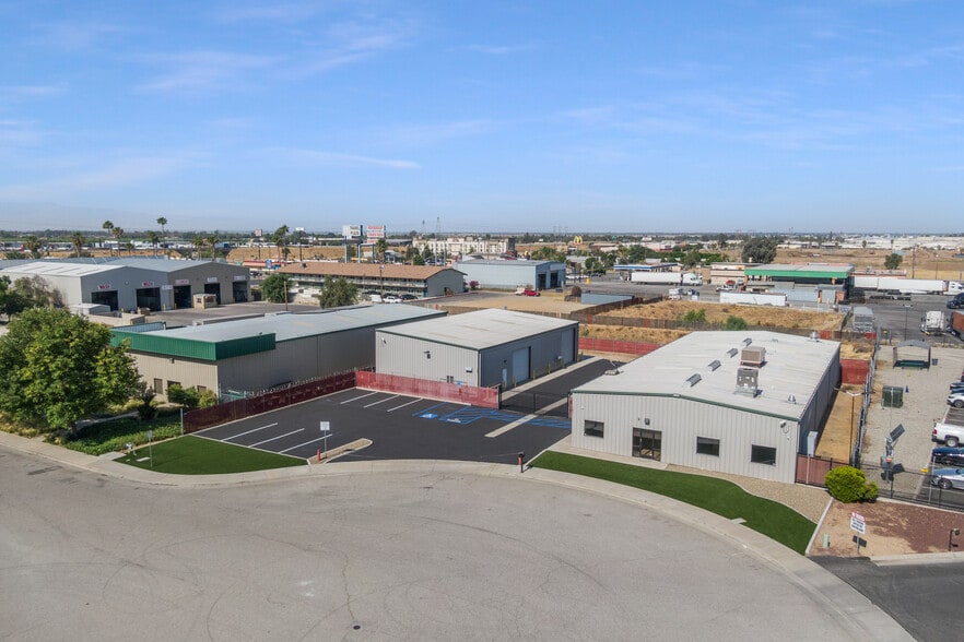 More Photos Of 138 Coremark Ct, Bakersfield Service For Lease