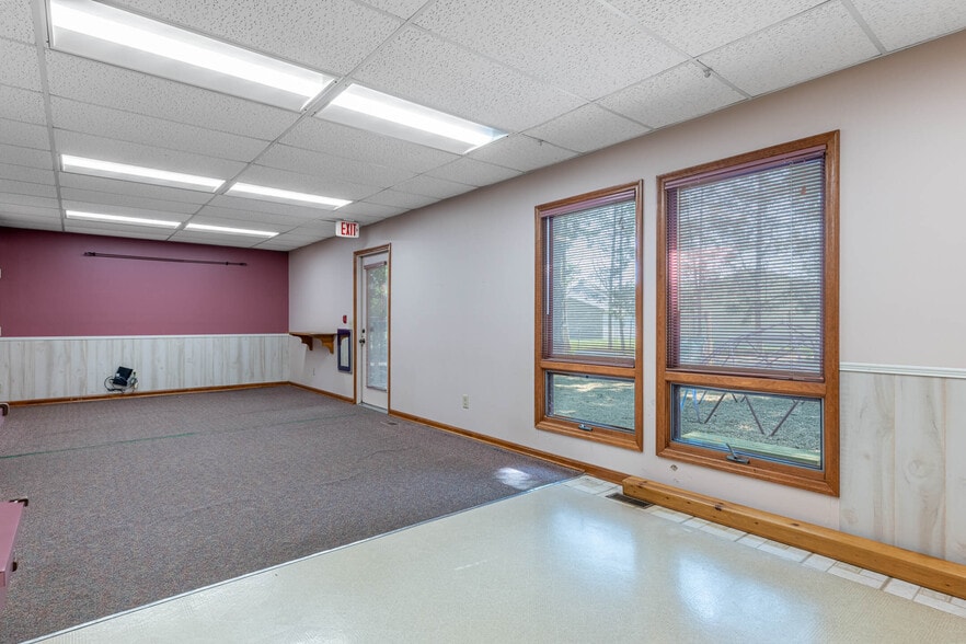 More Photos Of 71 Marco Ln, Washington Township Medical For Sale