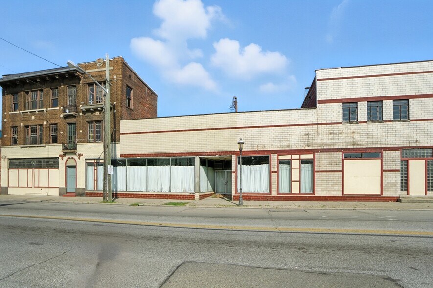 More Photos Of 6105-6117 Vine St, Cincinnati Storefront Retail Residential For Sale