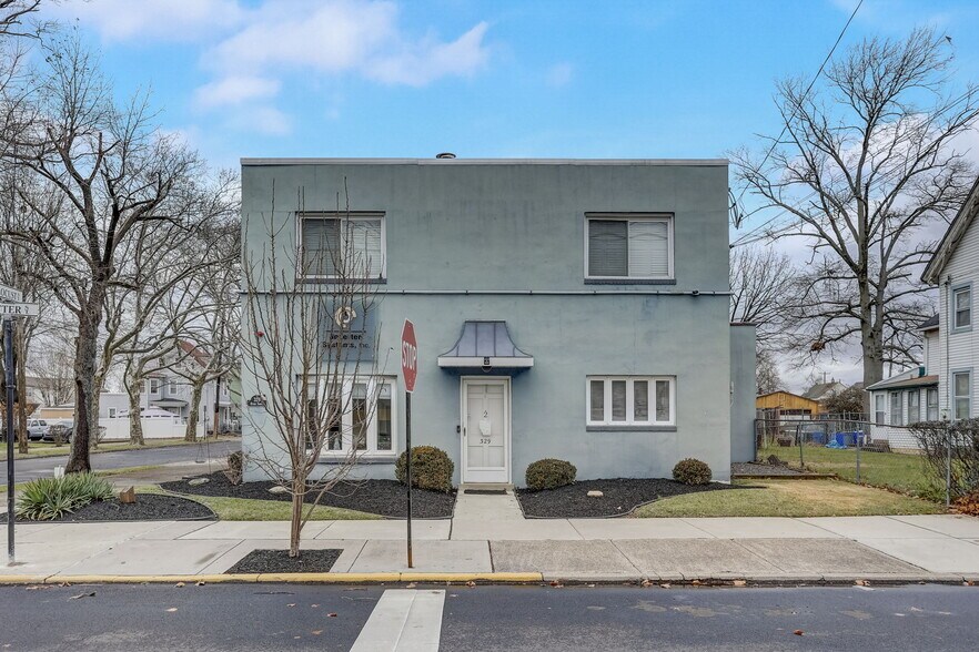 More Photos Of 329 Otter St, Bristol Flex For Lease