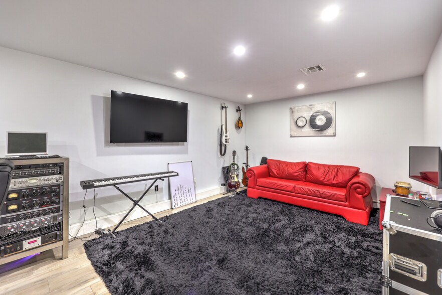 More Photos Of 621 S 10th St, Las Vegas Loft Creative Space For Sale