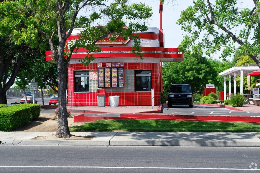 Primary Photo Of 1345 Fresno St, Fresno Fast Food For Sale