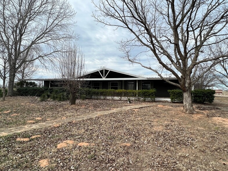 More Photos Of 500 Dennis Rd, Weatherford Flex For Lease