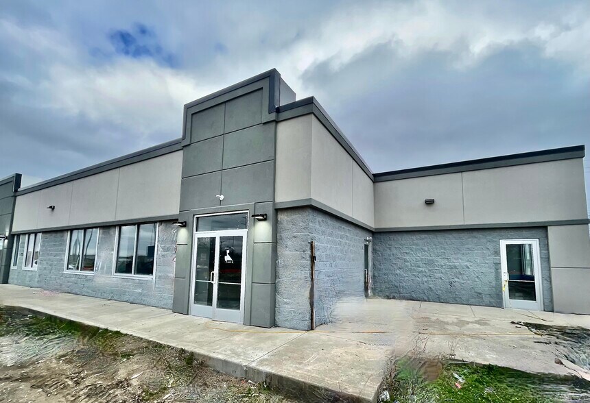 More Photos Of 2211 S Kentucky Ave, Indianapolis Restaurant For Lease