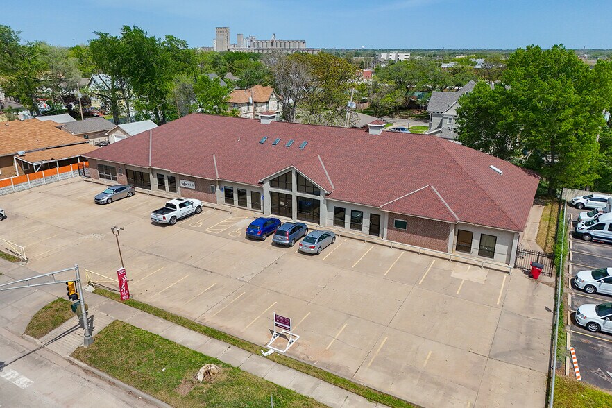 More Photos Of 1020 N Main St, Wichita Medical For Sale