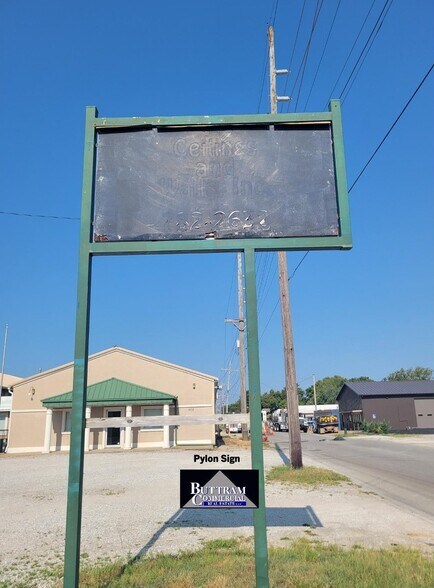More Photos Of 1001 S Moffet Ave, Joplin Warehouse For Sale
