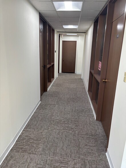 More Photos Of 1250 N Frontage Rd, Hastings Office For Lease