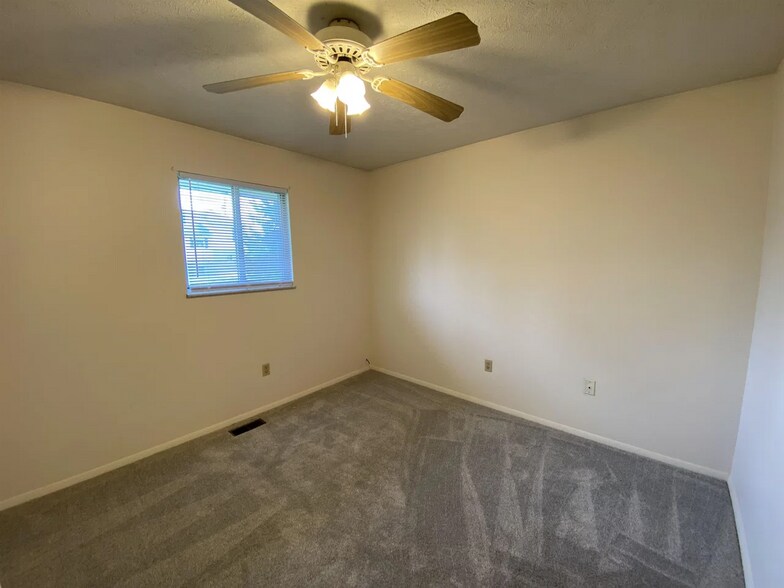 More Photos Of 5031 W Pea Ridge Rd, Huntington Apartments For Sale