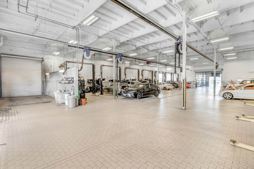 More Photos Of 26825 Auto Mall Pky, Murrieta Auto Dealership For Lease