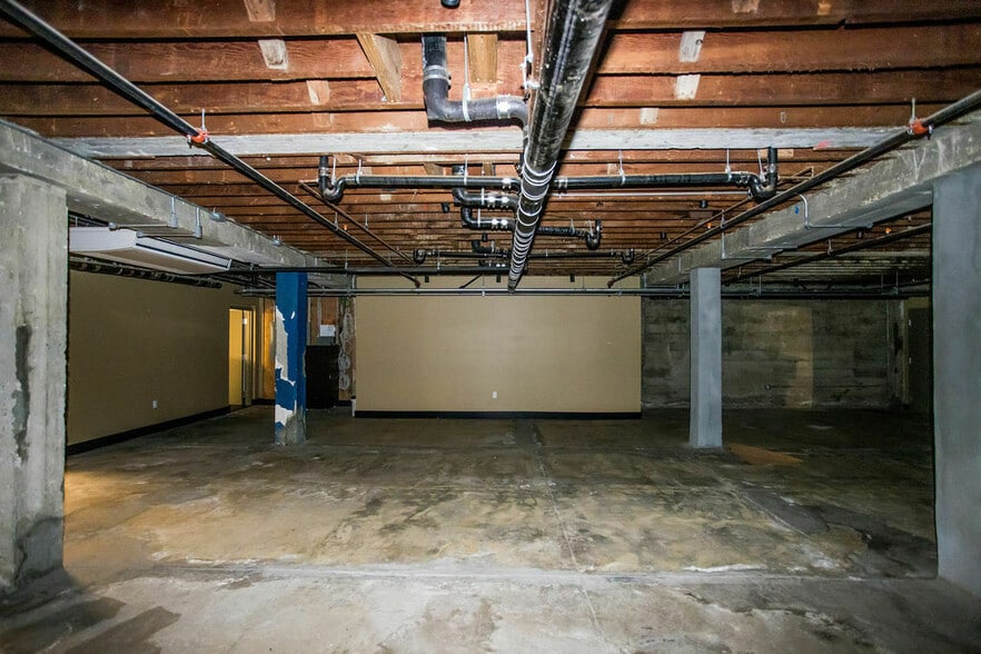 More Photos Of 1716 Broadway, Oakland Storefront For Sale