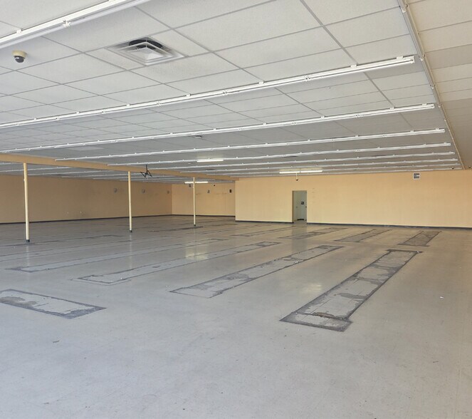More Photos Of 1021-1025 E Main St, Mesa Showroom For Lease