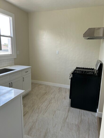 More Photos Of 1506 W 36th St, Los Angeles Apartments For Sale