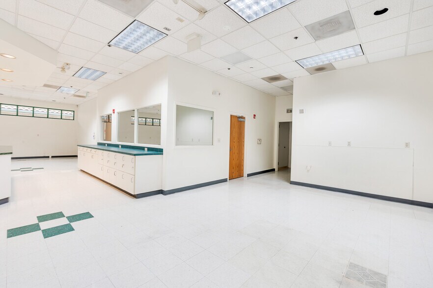 More Photos Of 222 I St, Los Banos Office For Lease