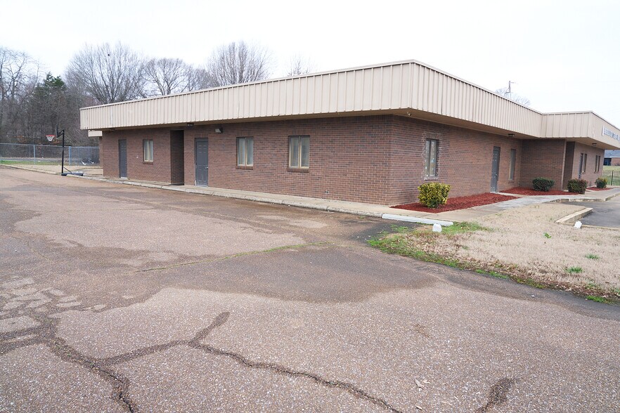 More Photos Of 309 S Scott St, Senatobia General Retail For Sale